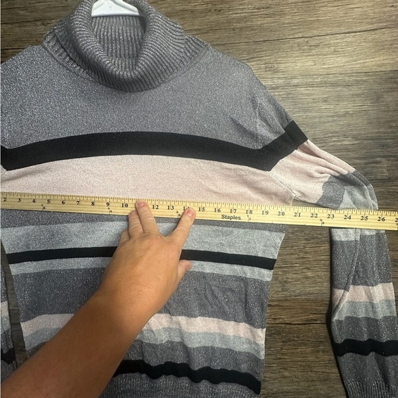 Joseph A Gray Black Turtleneck Sweater with Cowl Design - Picture 7 of 10